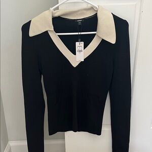 Express small Black Long Sleeve V-Neck Sweater with Cream Collar